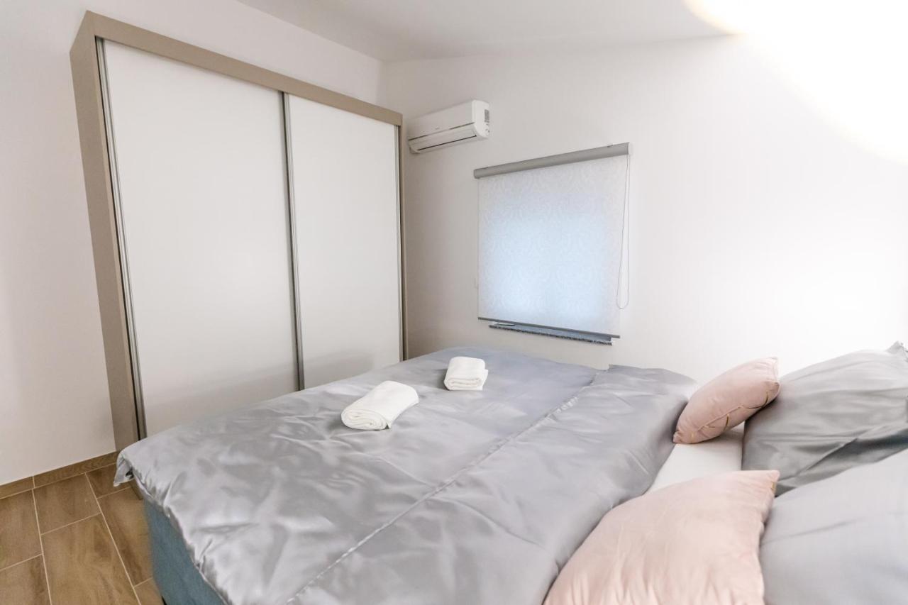 Apartman Laura Vir Eksteriør bilde