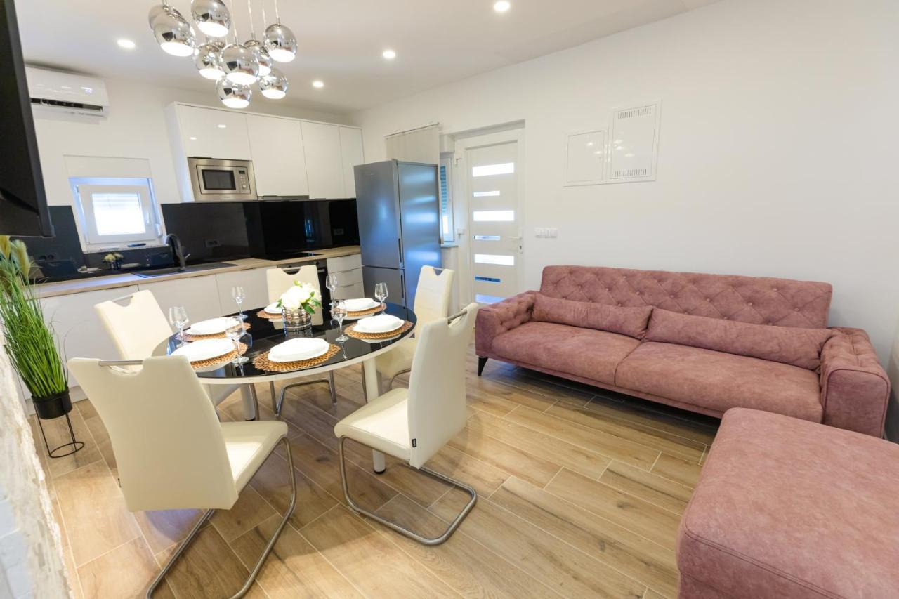 Apartman Laura Vir Eksteriør bilde