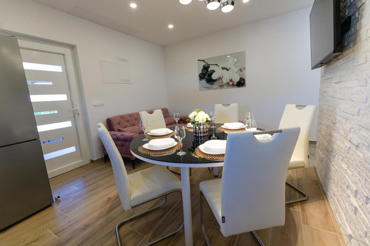 Apartman Laura Vir Eksteriør bilde